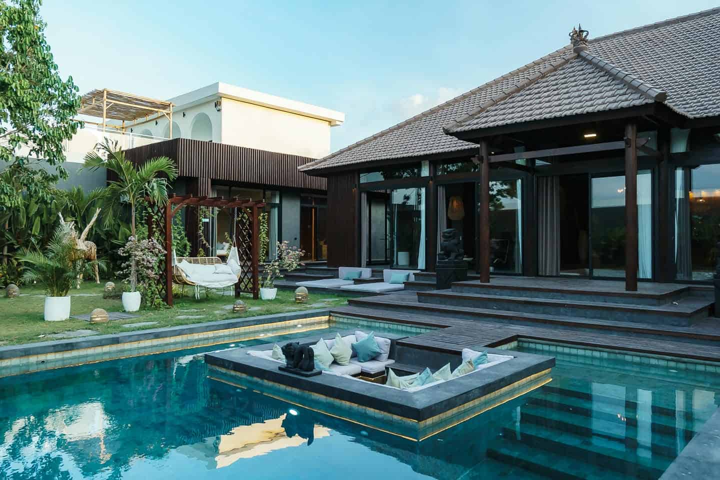 MODERN BALINESE 4 BEDROOM VILLA FOR SALE LEASEHOLD IN JIMBARAN BE-1776 